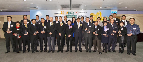 Photo: Deputy Director of Housing (Estate Management) Mr Albert LEE (front row, centre), and the three Assistant Directors of Housing (Estate Management), Mr Leung Sai-chi (7th from right), Mr Chan Siu-tack (7th from left) and Mr Liu King-leung (6th from left), took a group photo with the winners of the "Estate Management Services Contractors Awards 2011".